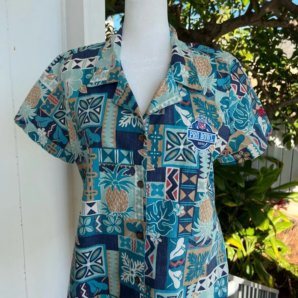 Vintage NFL Pro Bowl Official Woman’s VIP Sponsor Aloha Shirt - Picture 7 of 11